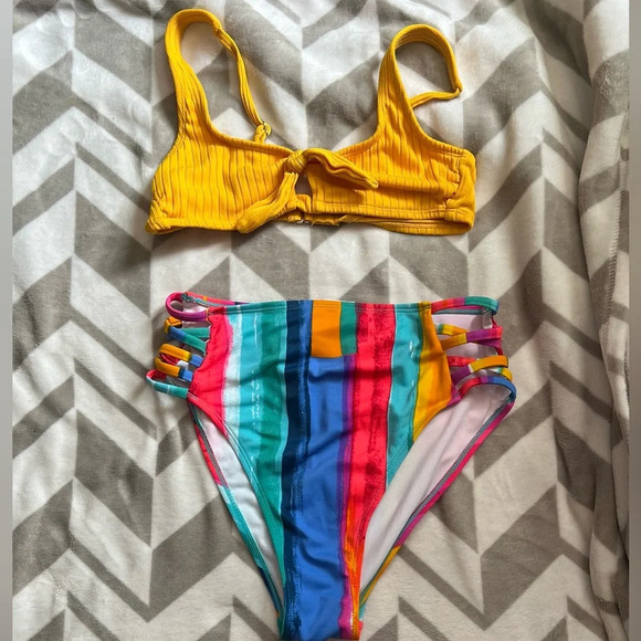 🛍️Target Multicolor Two Piece Bikini Size Small/Medium - Picture 1 of 6